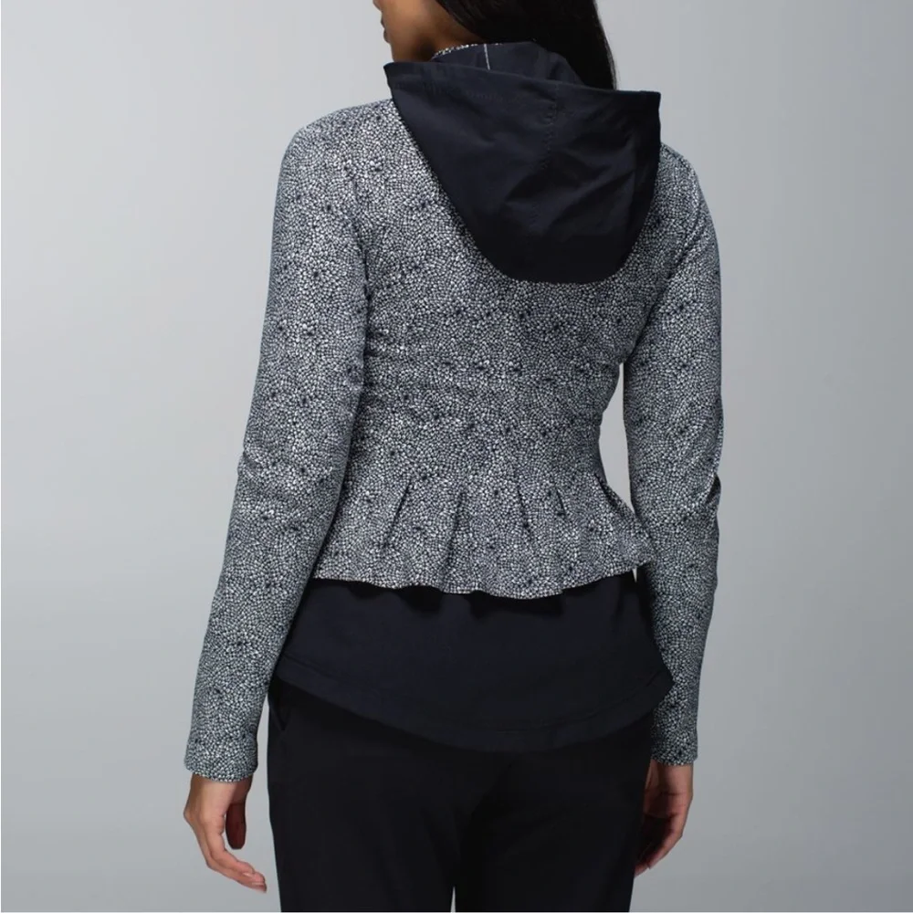 Lululemon Bust A Move Jacket in Plush Metal Black Ghost - Picture 2 of 5